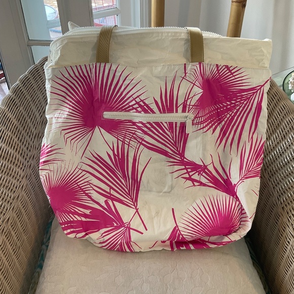 ALOHA Collection Day Tripper Day Palms Electric Neon Pink/White Bag - Picture 2 of 10